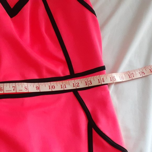 Neon orange dress with black lines - Picture 6 of 6